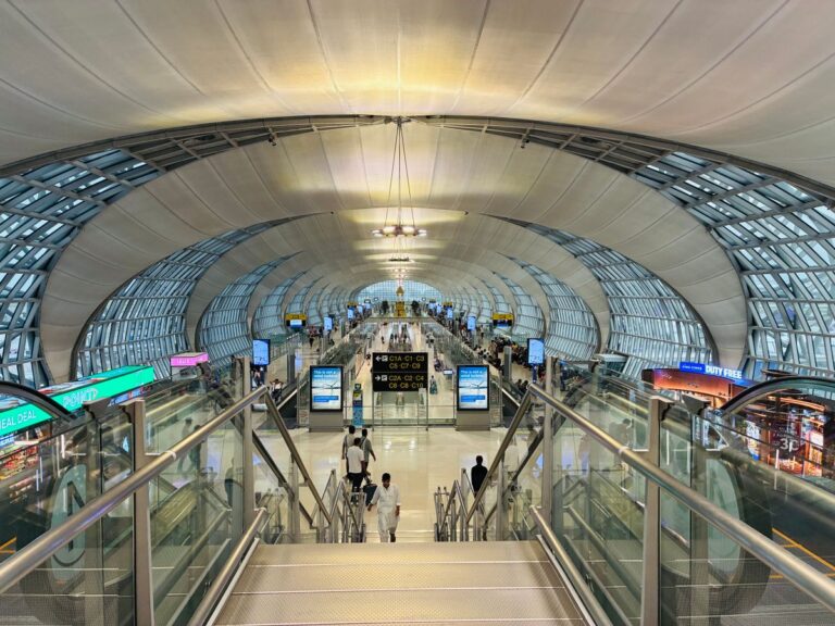 해외여행 면세 한도 자진신고 관련 공항 이미지